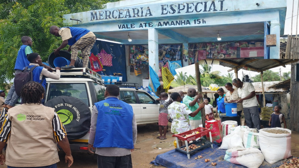 Distribuição de Materiais de Higiene nas Comunidades e Mercados de Alua Sede