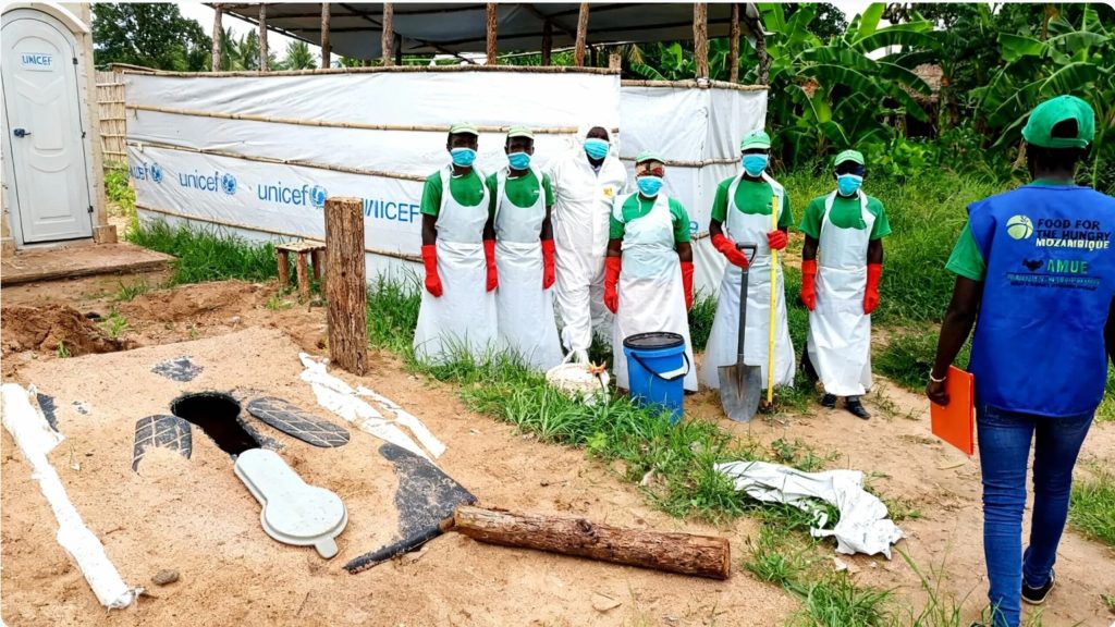 AMUE e FH desactivam mais duas latrinas temporárias em Alua Velha